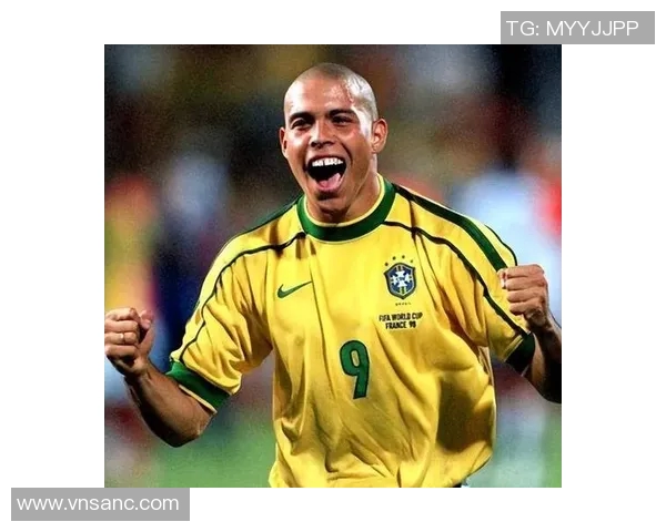 足球明星们热议大罗的传奇生涯与对现代足球的影响 足球明星们热议大罗的传奇生涯与对现代足球的影响