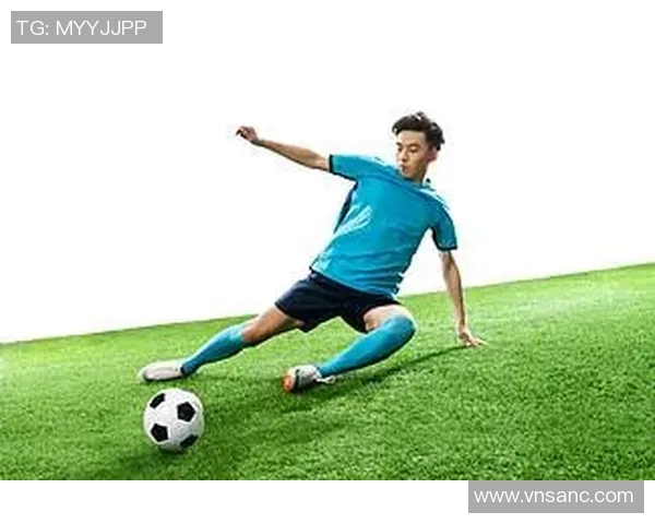 足球明星全身高清大图展示让你一览无余的球场风采与魅力 足球明星全身高清大图展示让你一览无余的球场风采与魅力